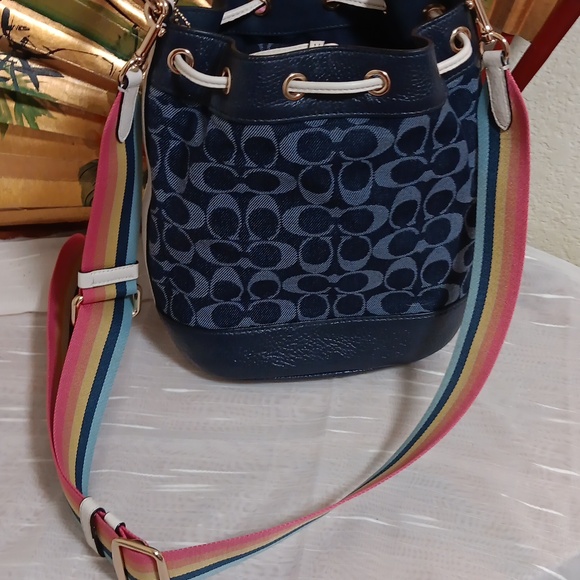Coach  demin bucket bag - Picture 6 of 7
